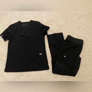 Figs Black Scrub Set